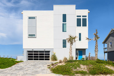 Inspiration for a mid-sized contemporary exterior home remodel in Jacksonville