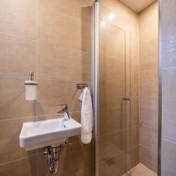 kleines Dusch-WC-Bad