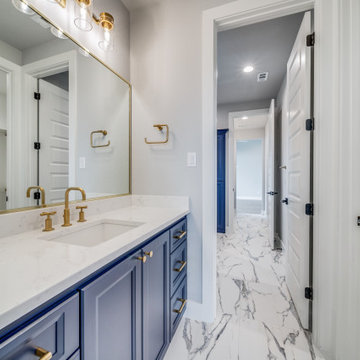 Modern: 4,950 ft², 4 BR/4 BA/2 ST