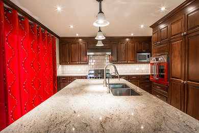 Elegant kitchen photo in Montreal
