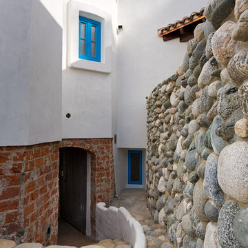 Malibu Hills, CA | Orange Innovations | Santorini Villa over Malibu Lake