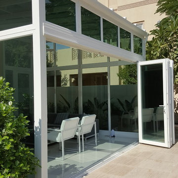 Modern Lean-to conservatory in Dubai