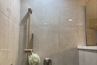 Example of a trendy bathroom design in Omaha