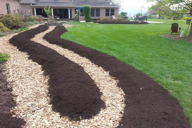 Inspiration for a rustic landscaping in Baltimore.