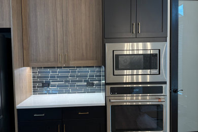 Example of a minimalist kitchen design in Austin