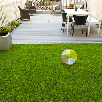 Small Townhouse Modern Outdoor Entertainment Space