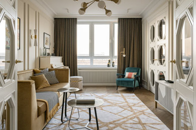 На фото: гостиная комната среднего размера в стиле неоклассика (современная классика) с с книжными шкафами и полками, бежевыми стенами, паркетным полом среднего тона и ковром на полу