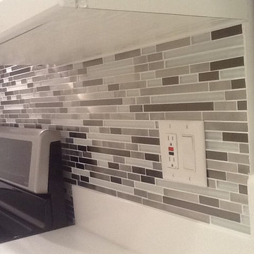 Eden Mosaic Tile Installations: Modern Random Mix Steel/Glass II Tile