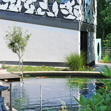 Garten mit Koi-/Schwimmteich