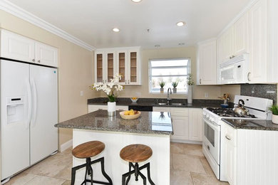 Kitchen - transitional kitchen idea in Denver