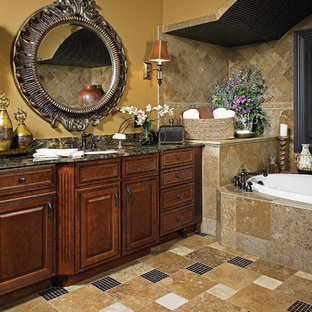 Ispirazione per una stanza da bagno vittoriana con ante con bugna sagomata, ante in legno bruno, vasca da incasso, lavabo sottopiano, pavimento multicolore e top multicolore
