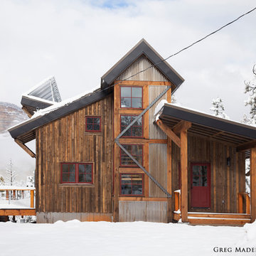 Modern Mining Strawbale Get-Away