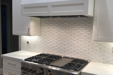 Kitchen - transitional kitchen idea in Sacramento