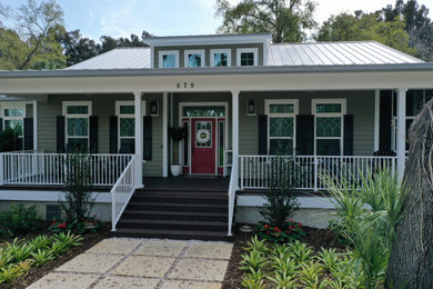Craftsman exterior home idea in Tampa