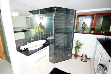 Photo of a modern bathroom in Copenhagen.