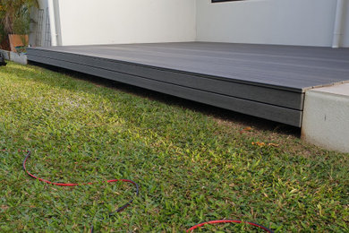 This is an example of a modern deck in Townsville.