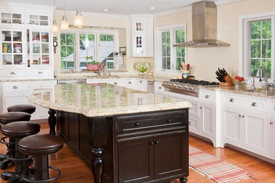 Example of an eclectic kitchen design in Atlanta