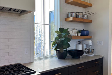 Inspiration for a cottage kitchen remodel in New Orleans