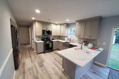 Example of a kitchen design in Newark