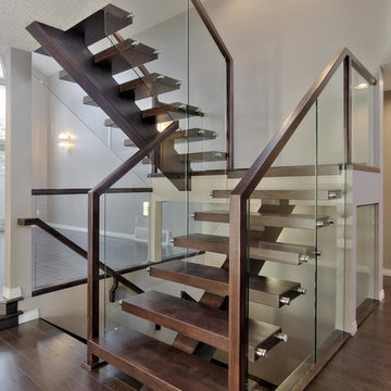 Perchless Mono Stringer with Glass Railing