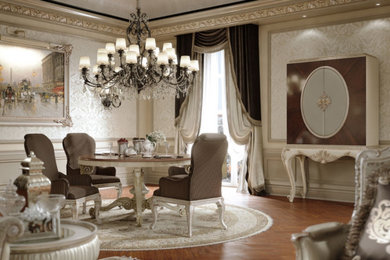 Foto di una grande sala da pranzo aperta verso il soggiorno tradizionale con pareti beige, pavimento in legno massello medio e pavimento marrone