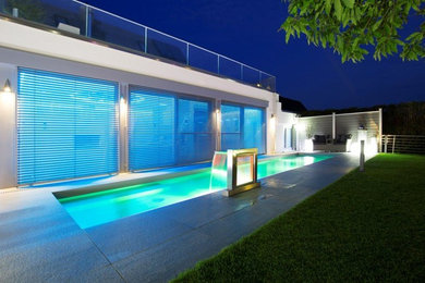Moderner Pool in Sonstige