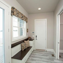 Mud room - laundry