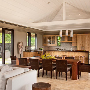 ハワイのトロピカルスタイルのLDKの画像