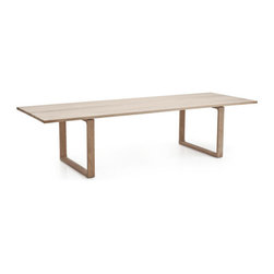 Essay&trade; Table - CM42 - Dining Tables