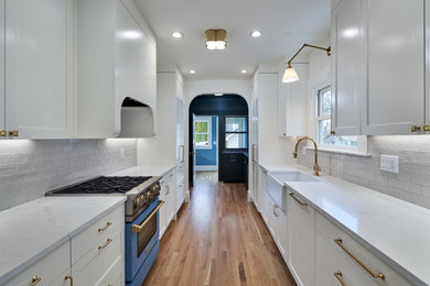 This is an example of a kitchen in Portland.