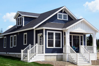 Home design - mid-sized craftsman home design idea in Portland Maine