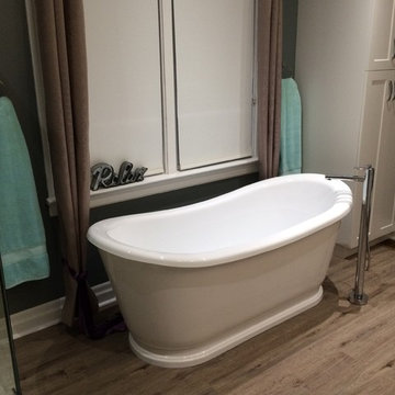 Freestanding Tub for Relaxation