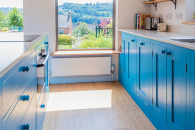 Kitchen - contemporary kitchen idea in Gloucestershire