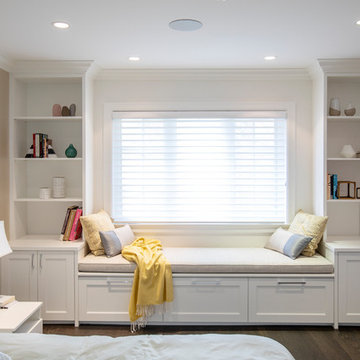 Vibrant Transitional Interior in Oakridge