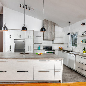 Kitchen White - Cuisine Blanche à Saint-Sauveur
