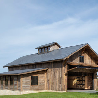 Example of a mountain style garage workshop design in Minneapolis