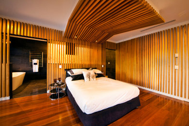 This is an example of a bedroom in Canberra - Queanbeyan.