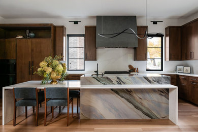 Example of a kitchen design in Chicago