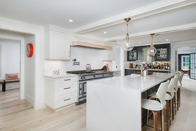 Example of a farmhouse kitchen design in New York