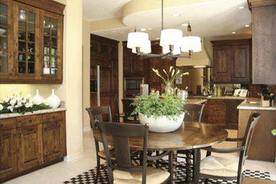 Example of a classic kitchen design in Houston