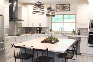 Kitchen - kitchen idea in Vancouver