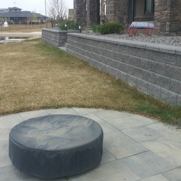 Retaining wall with circular patio
