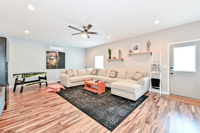 Example of an eclectic home design design in Chicago