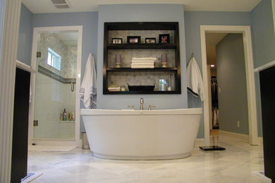 Example of a bathroom design in Louisville