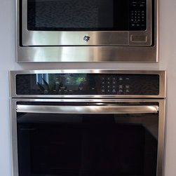 Contemporary Kitchen in Milwaukee - Microwave Ovens
