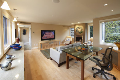 Example of a classic home office design in Toronto