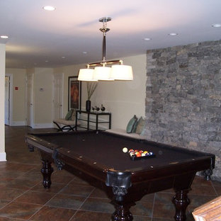 Ejemplo de sótano con puerta clásico, extra grande, con paredes beige y suelo de baldosas de terracota