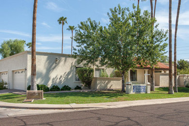 Home design - transitional home design idea in Phoenix