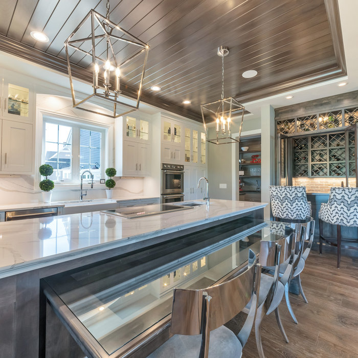 Inspiration for a transitional home design remodel in Columbus