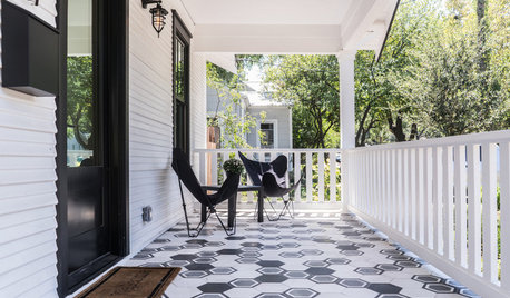 Houzz Tour: Black-and-White Details Refresh a 1920 Texas Bungalow